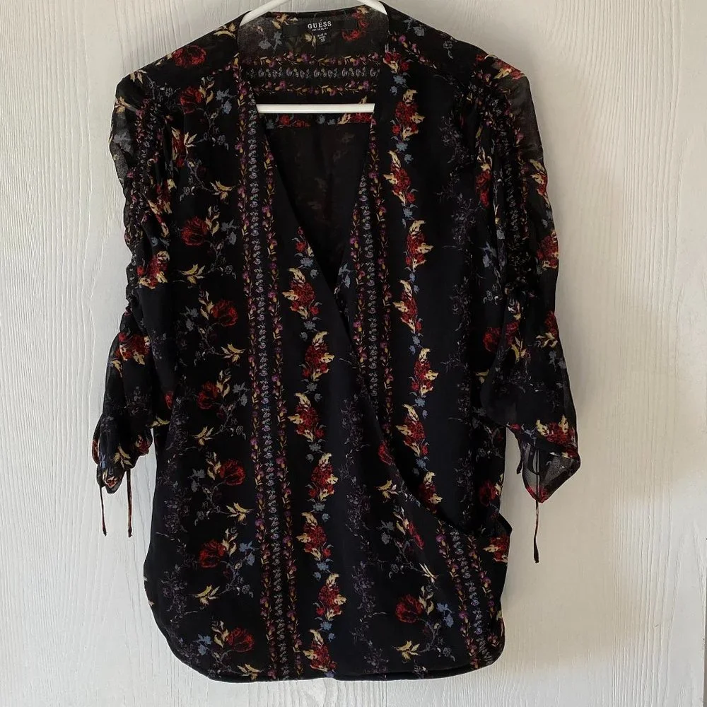 Guess Top - Picture 1 of 5